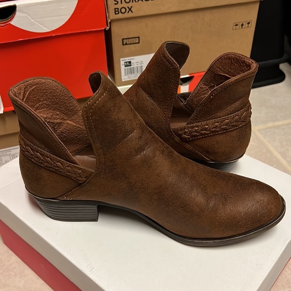 JUST FAB BOOTIES - Picture 4 of 6